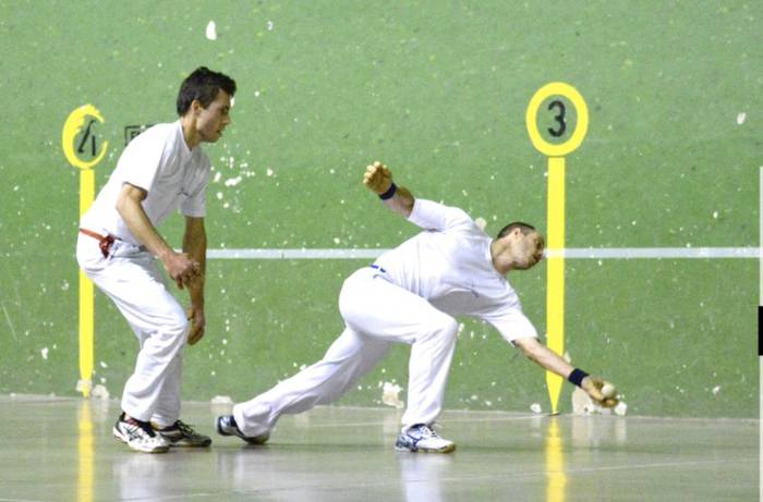 Bost pilota partida jokatuko dira asteburuan herriko frontoian