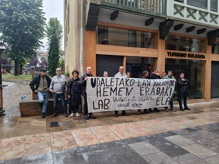 Lanuzteak eta protestak egin dituzte udal langileek