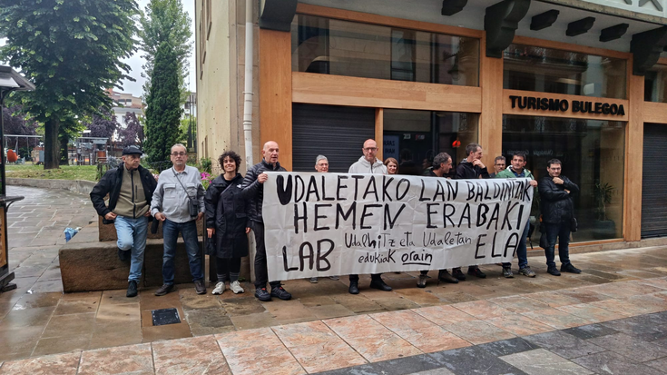Lanuzteak eta protestak egin dituzte udal langileek