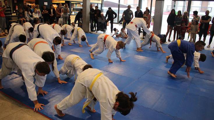 Kimura judo klubekoek erakustaldia egin dute Azoka Plazan