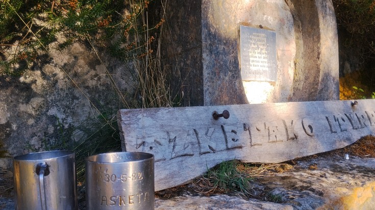 Azketako antoxina, desagertuta