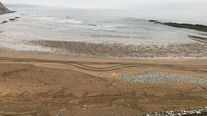 Ez da zaldi lasterketarik egingo aurten Itzurun hondartzan