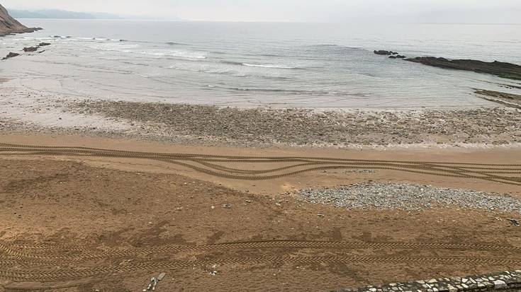 Ez da zaldi lasterketarik egingo aurten Itzurun hondartzan