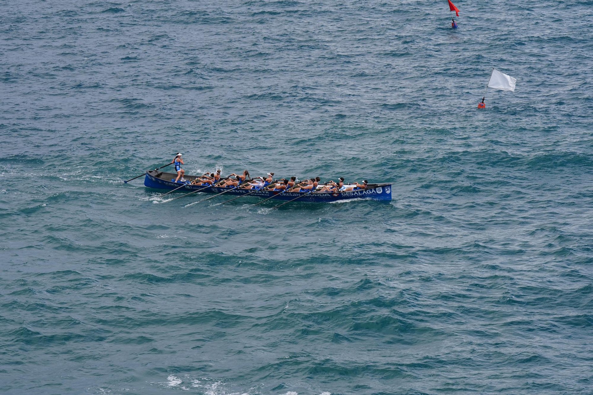 Bi bandera astindu ditu Zarautzek