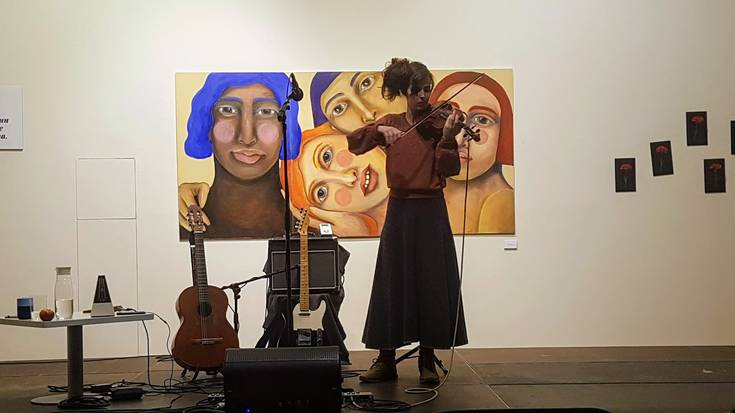 'Hezurren azpian' diskoa aurkeztuko du zuzenean bihar Maite Larburuk