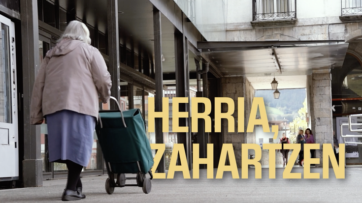 Urtarrileko Uztarria aldizkariaren aurrerapena: Herria, zahartzen