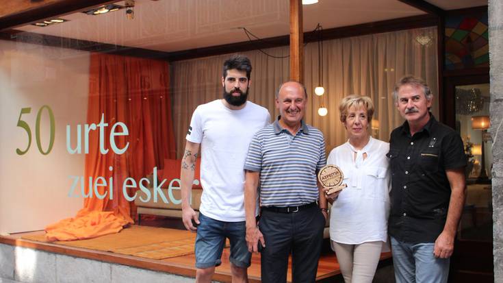 50 urte bete ditu Ederti dekorazio dendak