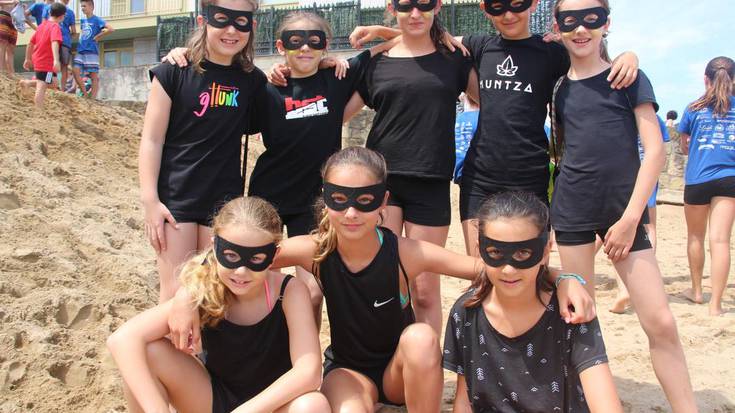 Irudietan: Eguzki galdatan hasi da Txaparrotan 2018