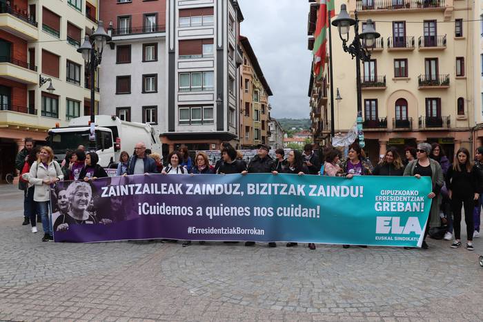 Diputazioa "gezurretan" ari dela salatu dute adinekoen egoitzetako langileek