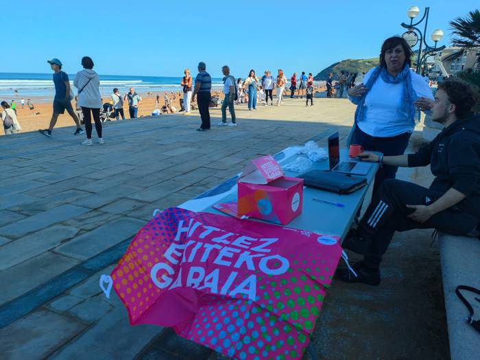 Euskaraldiko txapa janzte bateratua egingo dute ostiralean Zarautzen