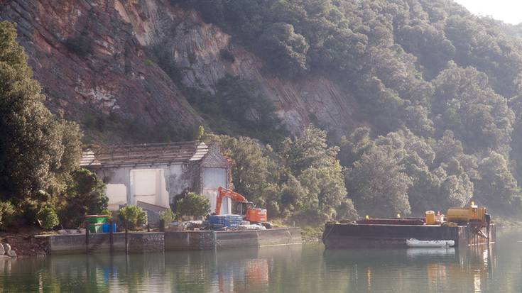 Floresko ontziralekua eraisteko lanak abian dira