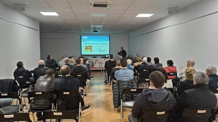 Mendebaldeko krisialdien gainean aritu da Adrian Zelaia