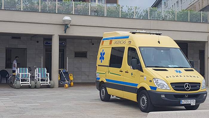 Zarauzko Hondartzako bainu egokituaren gaiak eztabaida sortu du sare sozialetan