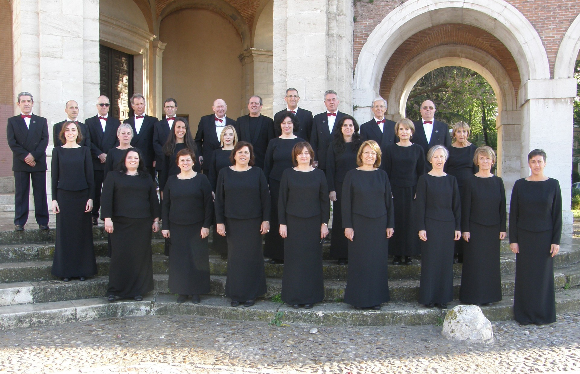 Iraurgi eta Nuestra Señora de la Soledad abesbatzen kontzertua, Santa Klaran