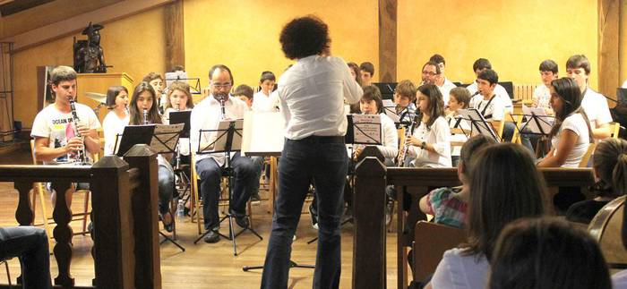 Aian arituko da Danbolin Musika Eskolako banda