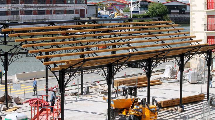 HARA! Plazako kioskoari estalkia jartzen hasi dira