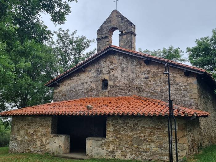 San Lorente ermitako kanpaia lapurtu dute