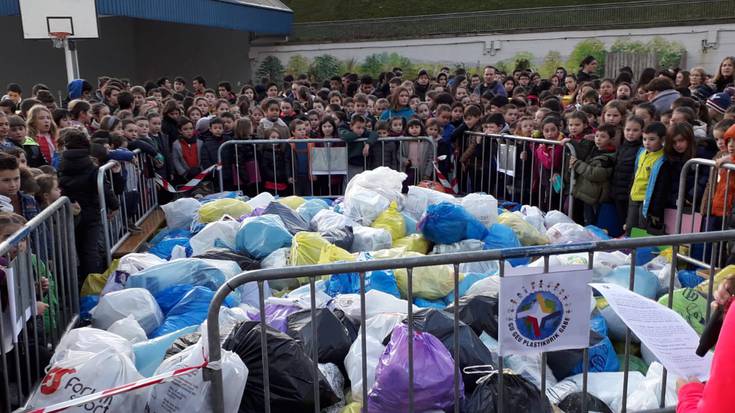Plastikoaren kontsumo gehiegikeriaz hausnartzen