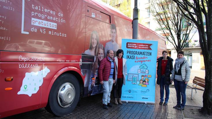 Teknologia berrien "erabilera kritikoa eta kontzientea" bultzatzeko autobusa izango da bost egunez Azpeitian