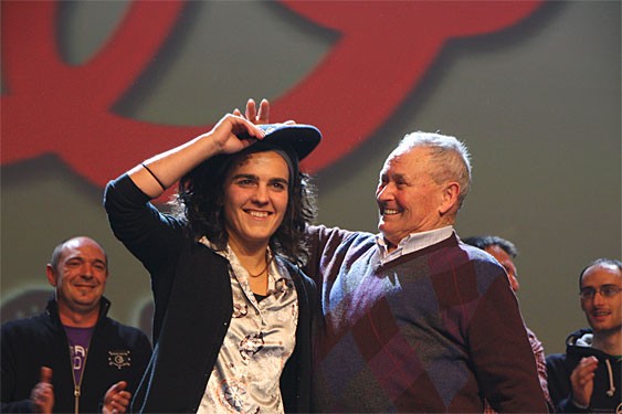 Joxe Agirre bertsolaria hil da