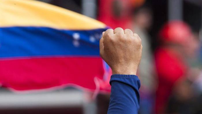 Venezuelari babesa agertzeko eta "interbentzio inperialistak salatzeko" elkarretaratzea deitu dute Zestoan