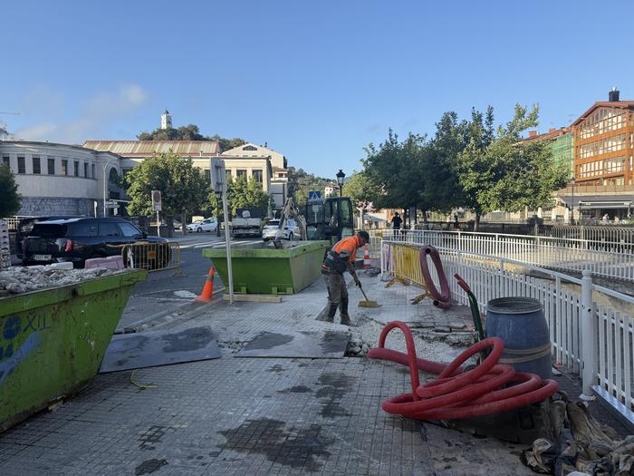 Ibilgailu elektrikoak kargatzeko gunea jarriko dute Ibaiondon