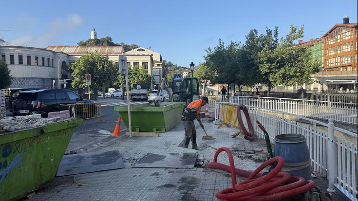Ibilgailu elektrikoak kargatzeko gunea jarriko dute Ibaiondon