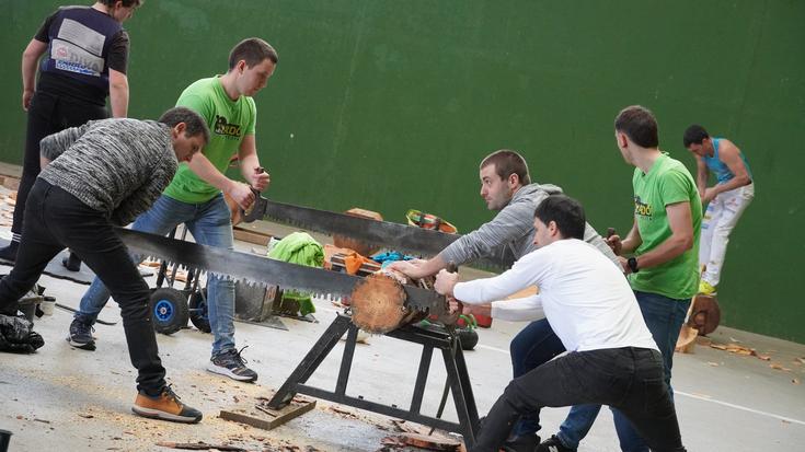 Giro onean hasi dituzte sansebastianak Urtetan