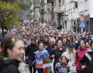 Jendetza, horixe atera du kalera Korrikak Azpeitian