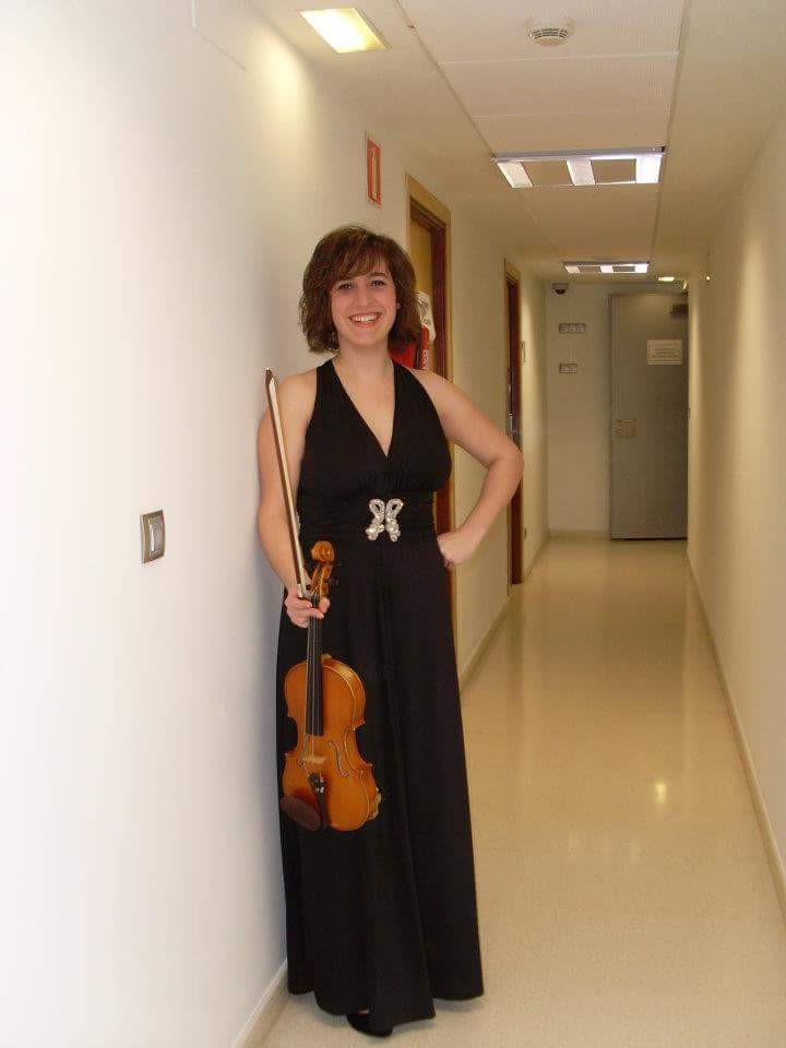 Julio Medemen 'La ballena real' lanari musika jarri diote Iraia Bereziartuak eta Ainhoa Garayarrek