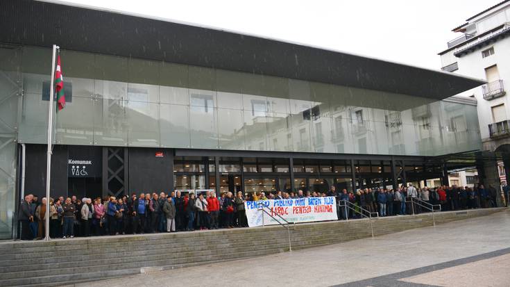 Mobilizazio handi bat prestatzen ari dira pentsiodunak eta jubilatuak 