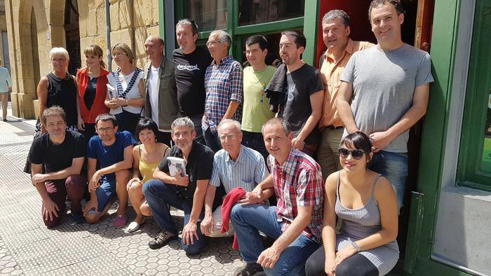'Berriak jaio ginen' liburua kaleratu du Jon Maiak