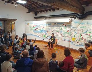 Naturaren elementuen eta pertsonen emozioen inguruko ipuin kontaketa saioa egin dute Ekoetxean