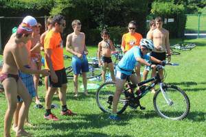 Bertan behera utzi dituzte foru udalekuak