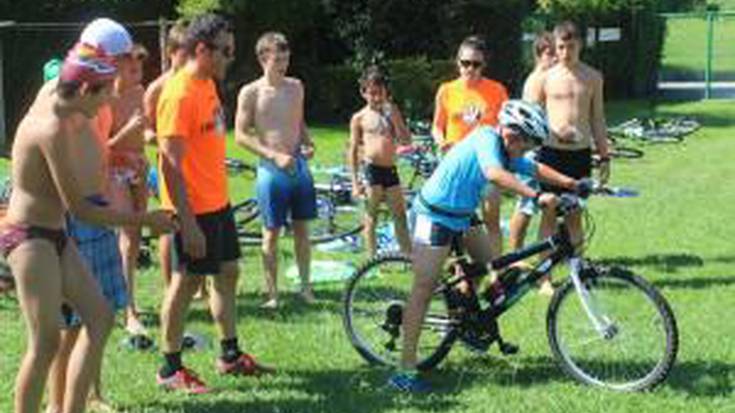 Bertan behera utzi dituzte foru udalekuak