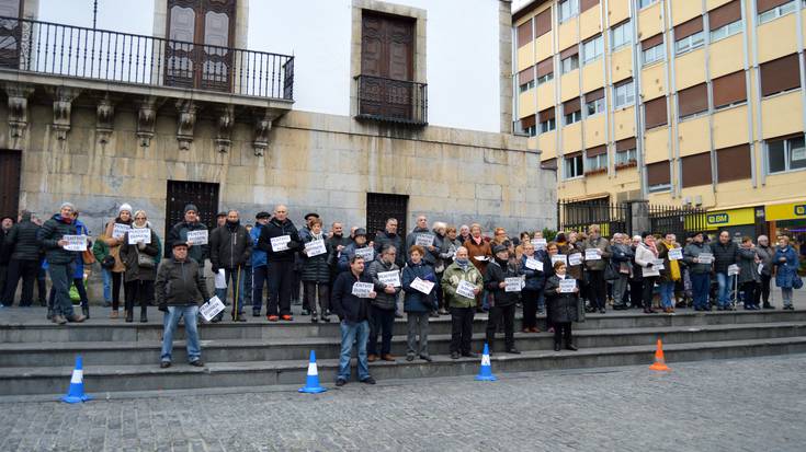 «Pentsio duinak» eskatzeko plazara itzuli dira pentsiodunak