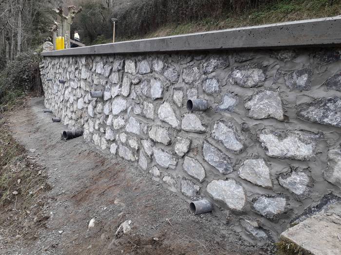 Zestoako Bidezarrako horma konponduta, aparkalekua erabilgarri egongo da gaurtik aurrera