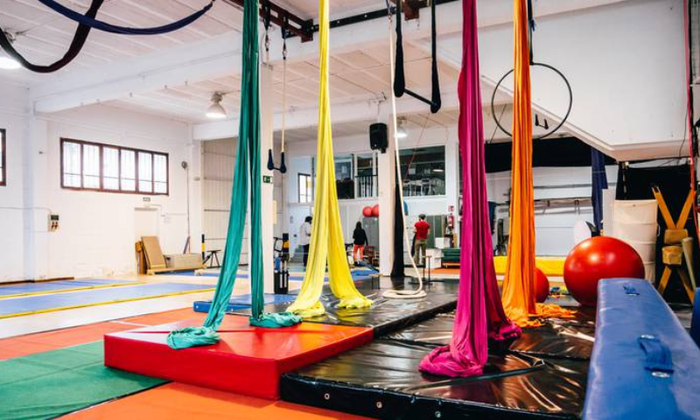 Tailerra: Oihalen zirkua helduentzat