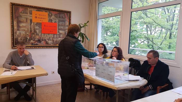 Zumaian herritarrak hasi dira jada botoak ematen