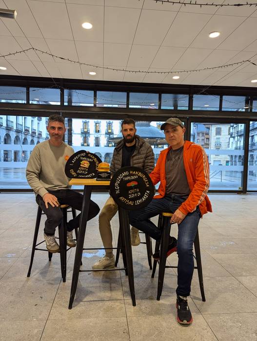 Hamar tabernak eman dute izena Azpeitiko hanburgesa onena hautatzeko lehiaketan