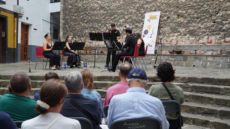 Klarineteek ireki dute Zumaiako 42. Musika Jaialdia