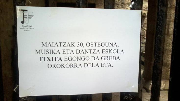 Greba orokorra erantzun zabala izaten ari da Zumaian