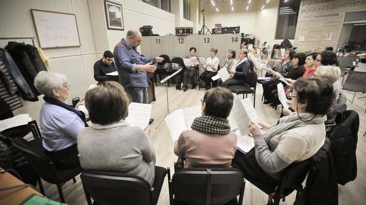 Julian Barrenetxea ahots zuriko taldearen lehen saioa, Javier Alberdik zuzenduta