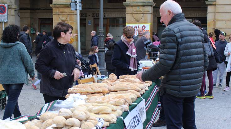Baserriko produktuen azoka eta bolillo lanen erakusketa