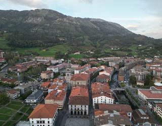 PSE-EEk hutsik dauden etxebizitzen merkatua suspertzeko apustua egin du, etxebizitzarekiko duen konpromisoa berretsiz