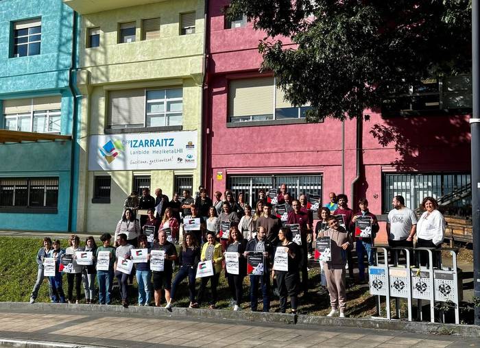 Genozidioaren aurka elkartu dira Izarraitz Lanbide Heziketako hainbat kide