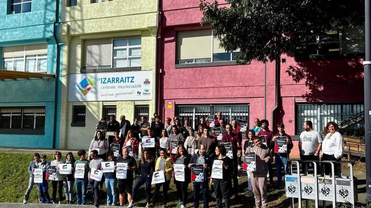 Genozidioaren aurka elkartu dira Izarraitz Lanbide Heziketako hainbat kide