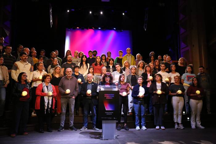 Abenduaren 27an Pizkundea ekitaldira joateko eta handik itzultzeko autobusa antolatu dute