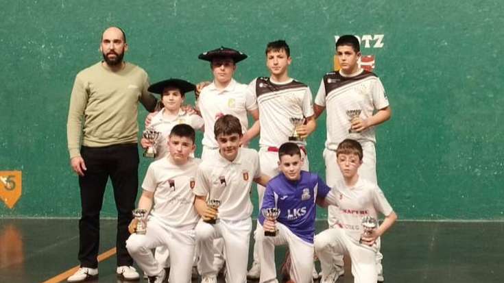 Ospele pilota elkarteko gaztetxoak bikain Gipuzkoako eskuz binakako txapelketaren azken txanpan