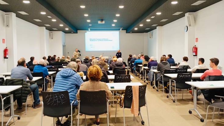 Hausnarketa estrategikoan murgildu dira Ekindarreko bazkideak
